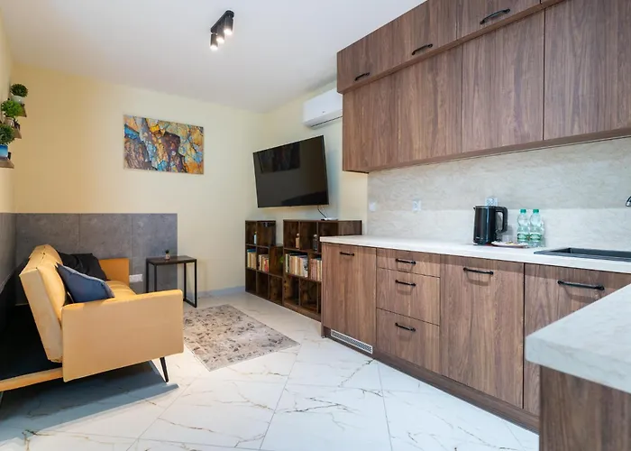 Chopina Cosy By Bookinghost *